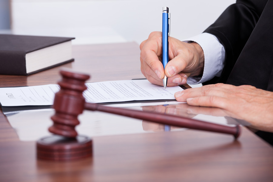 上海刑事案件律師解讀高齡涉案老人事件：法律與人情的交織